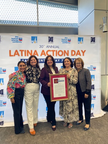 Sonja Diaz (second from right) receives the Advocate of the Year award from HOPE.
Photo Courtesy of HOPE.